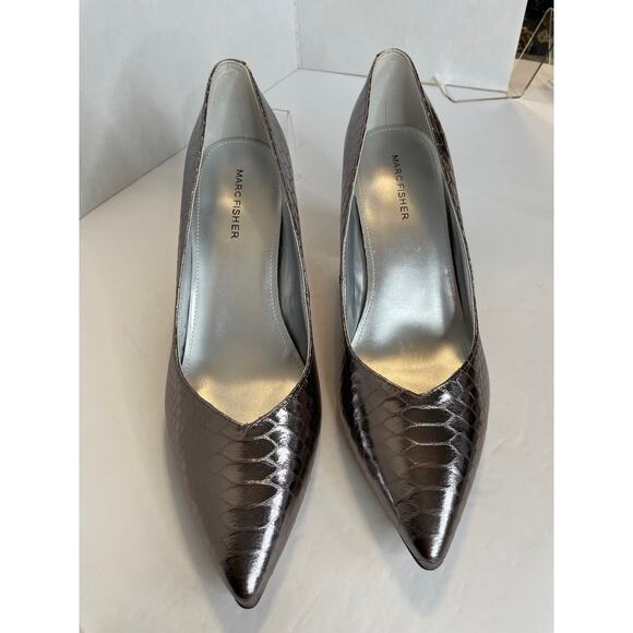 LIKE NEW MARC FISHER HEELS - Picture 2 of 5